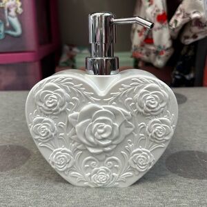 Gorgeous Floral White Rose Heart Soap Lotion Dispenser